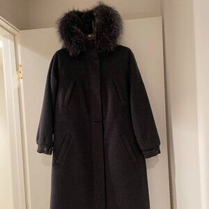 Women's Black Loro Piana Cashmere Coat with Mink Collar - Size 42 - Never Worn